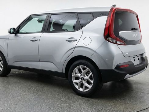 Used 2025 Kia Soul LX w/ LX Technology Package FWD image 6