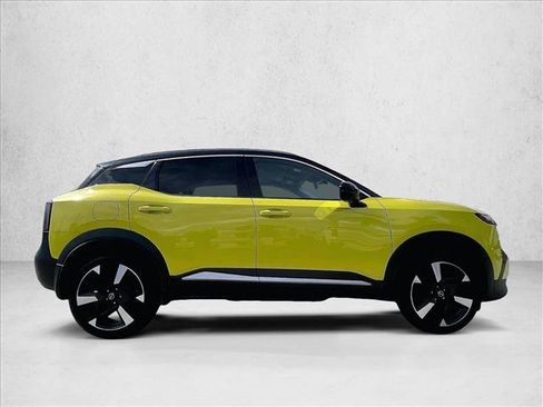 Used 2025 Nissan Kicks SR FWD image 5