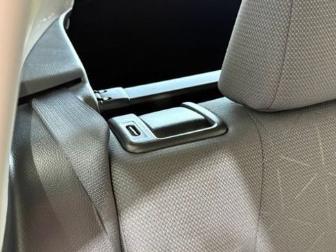 Used 2025 Toyota RAV4 XLE FWD image 27