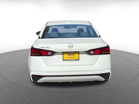 Used 2025 Nissan Altima 2.5 SV FWD image 12