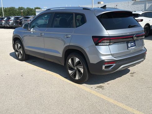 Certified 2025 Volkswagen Taos SE AWD/4WD image 4