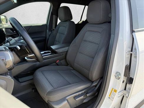 Used 2025 Chevrolet Equinox LT FWD image 17