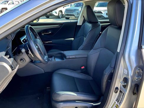 Certified 2025 Lexus ES 350 w/ Premium Package image 7