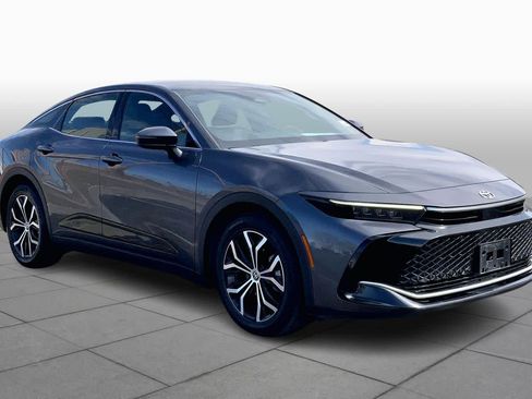 Certified 2024 Toyota Crown Limited image 3