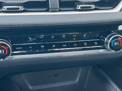 New 2026 Chevrolet Equinox LT w/ Convenience Package II image 18