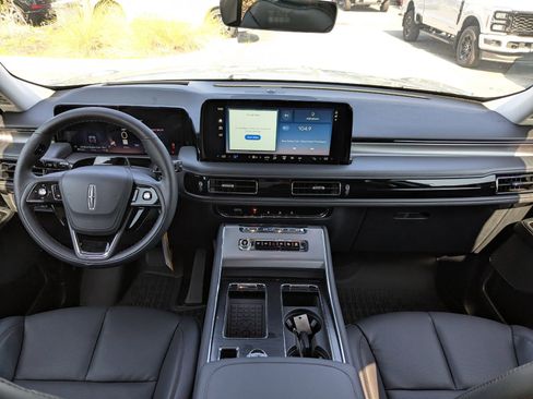 New 2025 Lincoln Aviator 2WD w/ Equipment Group 101A image 17