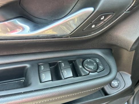 Used 2024 GMC Terrain SLT FWD image 13