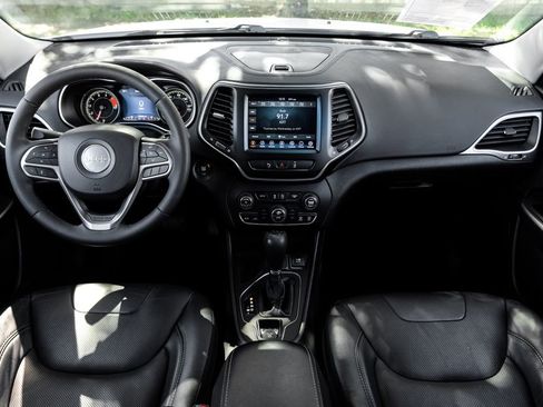 Used 2021 Jeep Cherokee Latitude Lux w/ Comfort/Convenience Group image 5