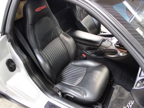 Used 2001 Chevrolet Corvette Z06 w/ Memory Pkg RWD image 22