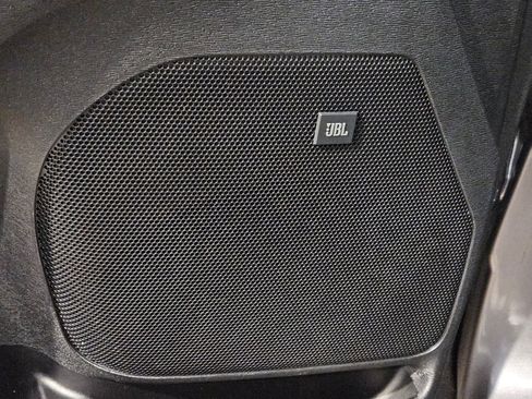 Used 2018 Toyota Sienna Limited image 22