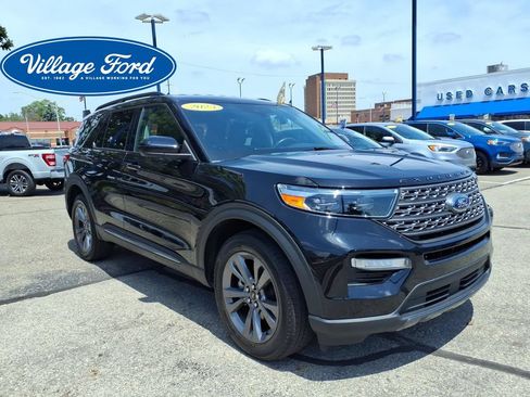 Used 2023 Ford Explorer XLT w/ Equipment Group 202A AWD/4WD image 4