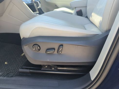 Used 2023 Volkswagen Tiguan SE FWD image 9