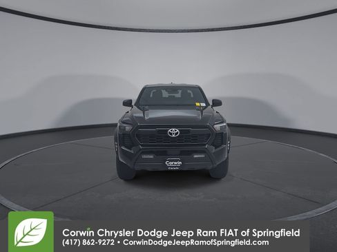 Used 2025 Toyota Tacoma TRD Off-Road image 5