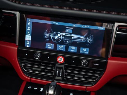 Certified 2024 Porsche Macan AWD/4WD image 27