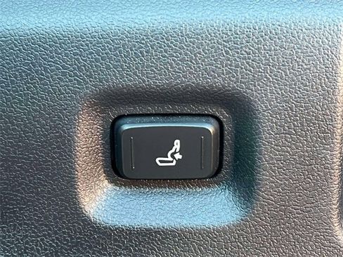 Certified 2025 Toyota Tacoma SR5 image 23