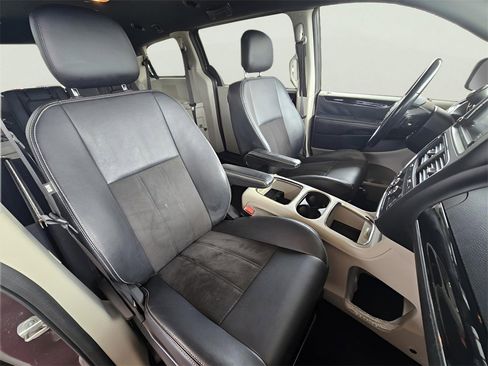 Used 2020 Dodge Grand Caravan SXT image 5