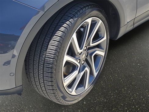 Certified 2025 Land Rover Discovery S image 35