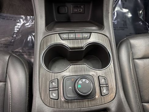 Used 2023 GMC Acadia SLT image 25