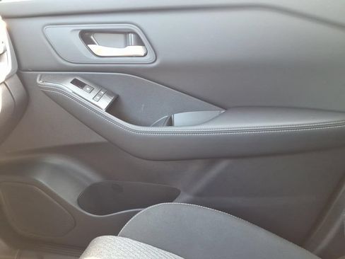 Used 2025 Nissan Rogue SV FWD image 23