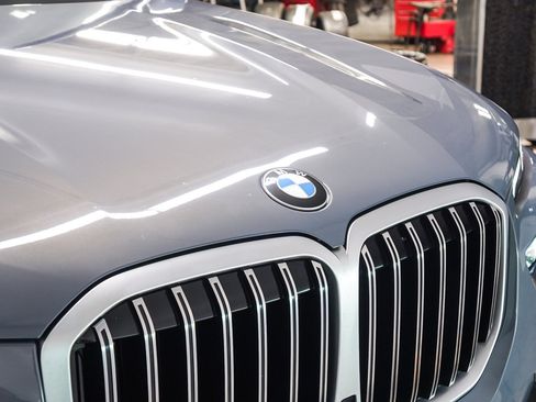 Used 2026 BMW X7 xDrive40i AWD/4WD image 9