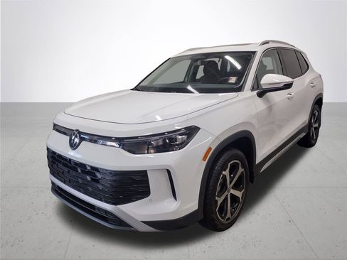 New 2026 Volkswagen Tiguan SE image 2