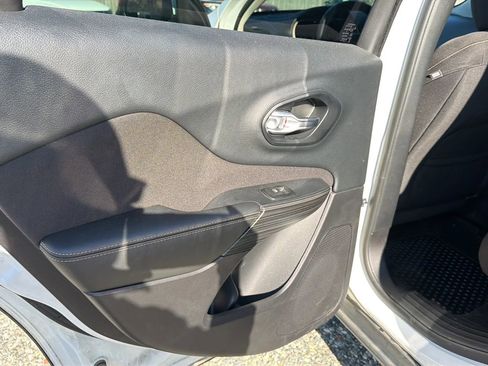 Used 2016 Jeep Cherokee Latitude w/ Cold Weather Group image 24