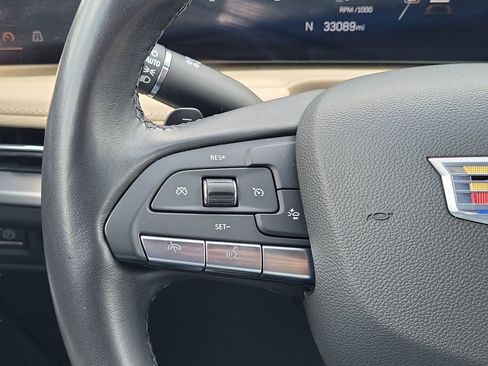 Used 2025 Cadillac XT4 Premium Luxury image 9