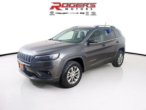 Used 2019 Jeep Cherokee Latitude Plus w/ Cold Weather Group AWD/4WD image 3