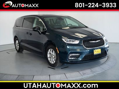 Used 2024 Chrysler Pacifica Touring-L