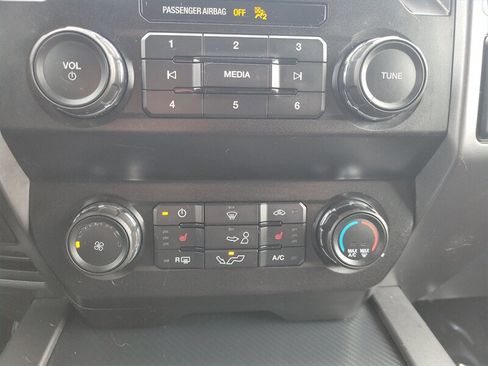Used 2020 Ford F150 XLT w/ Equipment Group 302A Luxury AWD/4WD image 25