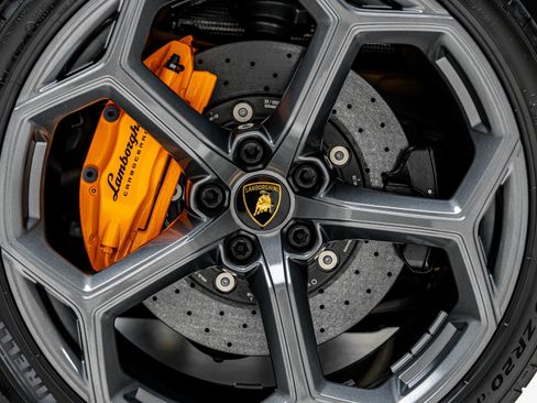 Used 2023 Lamborghini Huracan EVO RWD image 35
