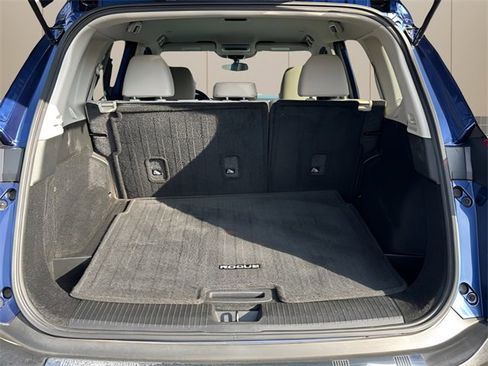 Used 2023 Nissan Rogue SV image 14