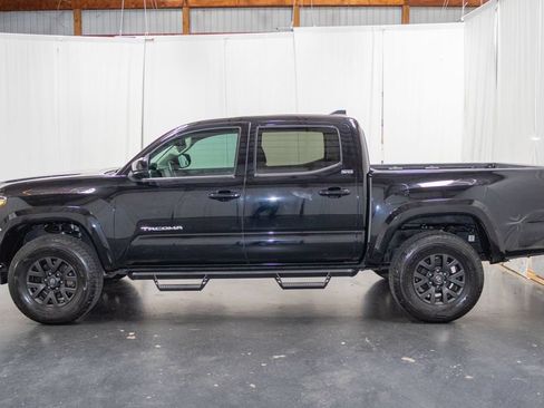 Used 2021 Toyota Tacoma SR5 RWD image 6