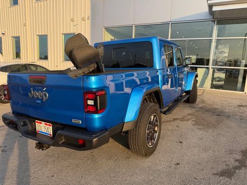 Used 2022 Jeep Gladiator Overland w/ Popular Equipment Package AWD/4WD image 3