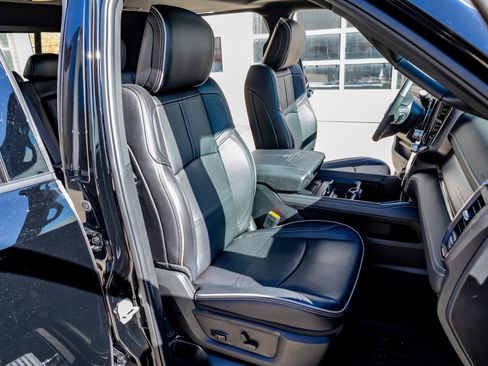 Used 2024 RAM 2500 Limited image 32