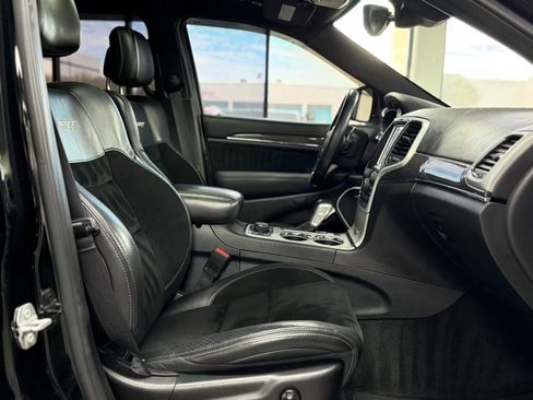 Used 2018 Jeep Grand Cherokee SRT image 19