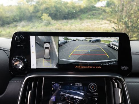 Used 2024 Lexus LX 600 4WD w/ Luxury Package image 32