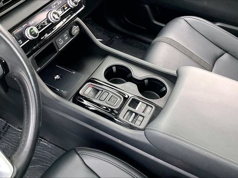 Used 2024 Honda Pilot Touring image 17