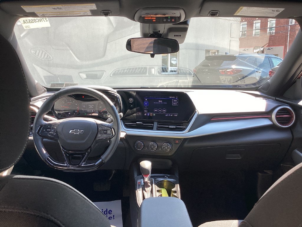 Used 2024 Chevrolet Trax RS FWD image 30