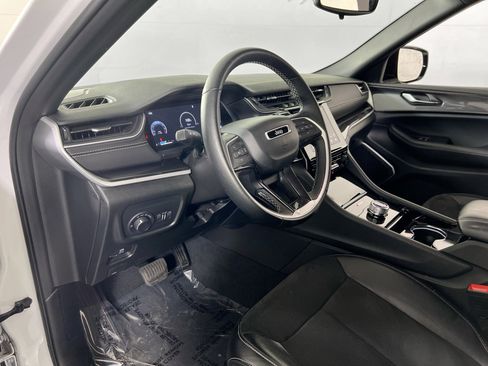 Used 2022 Jeep Grand Cherokee Altitude image 9