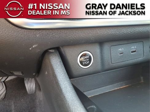 Used 2023 Nissan Rogue S AWD/4WD image 15