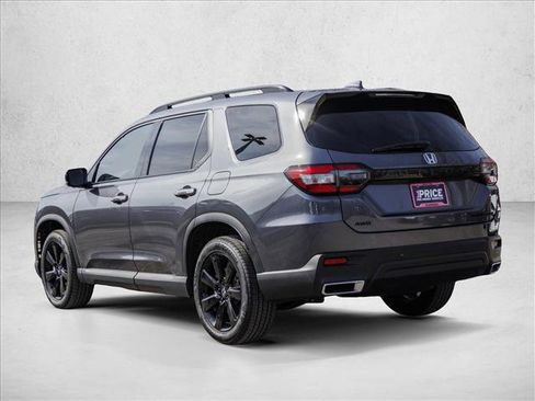 Used 2025 Honda Pilot Black Edition image 7