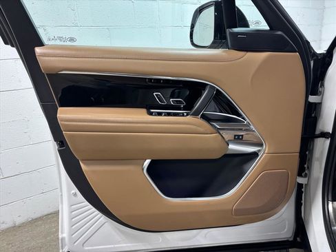 Used 2023 Land Rover Range Rover Long Wheelbase SE image 25