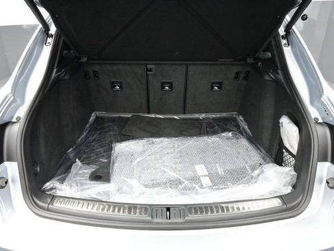 Certified 2025 Porsche Macan AWD/4WD image 15