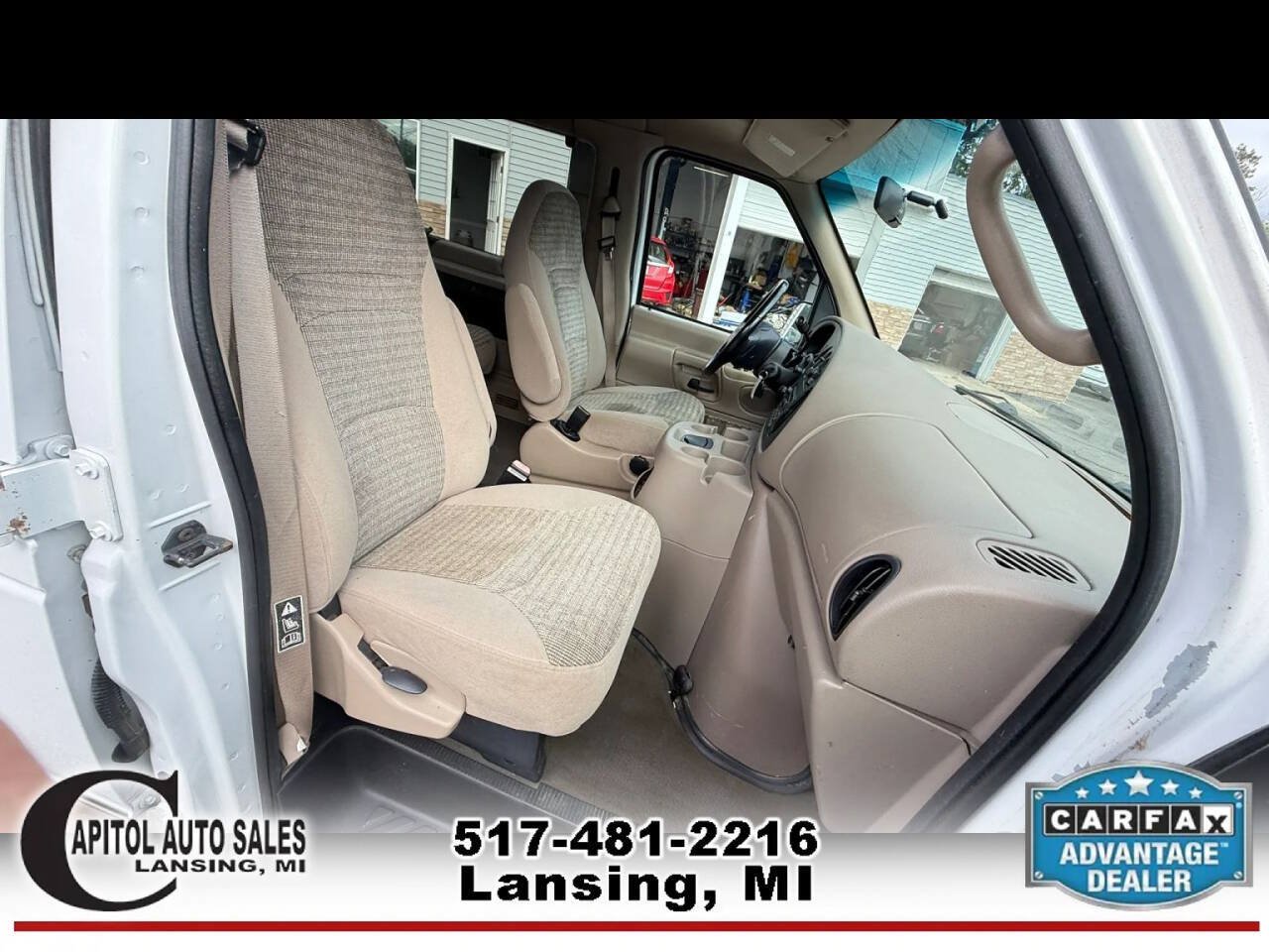 Used 2001 Ford E-150 and Econoline 150 Wagon RWD image 21
