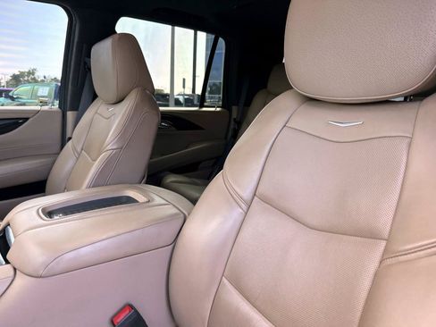 Used 2019 Cadillac Escalade Platinum RWD image 23