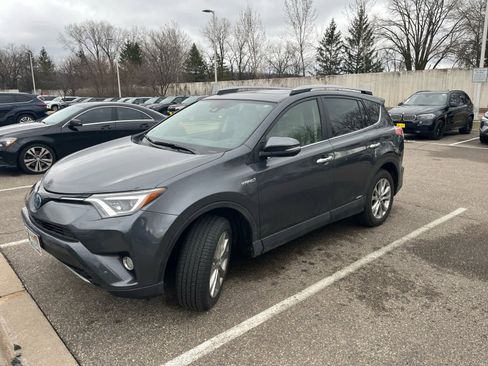 Used 2017 Toyota RAV4 Limited image 2