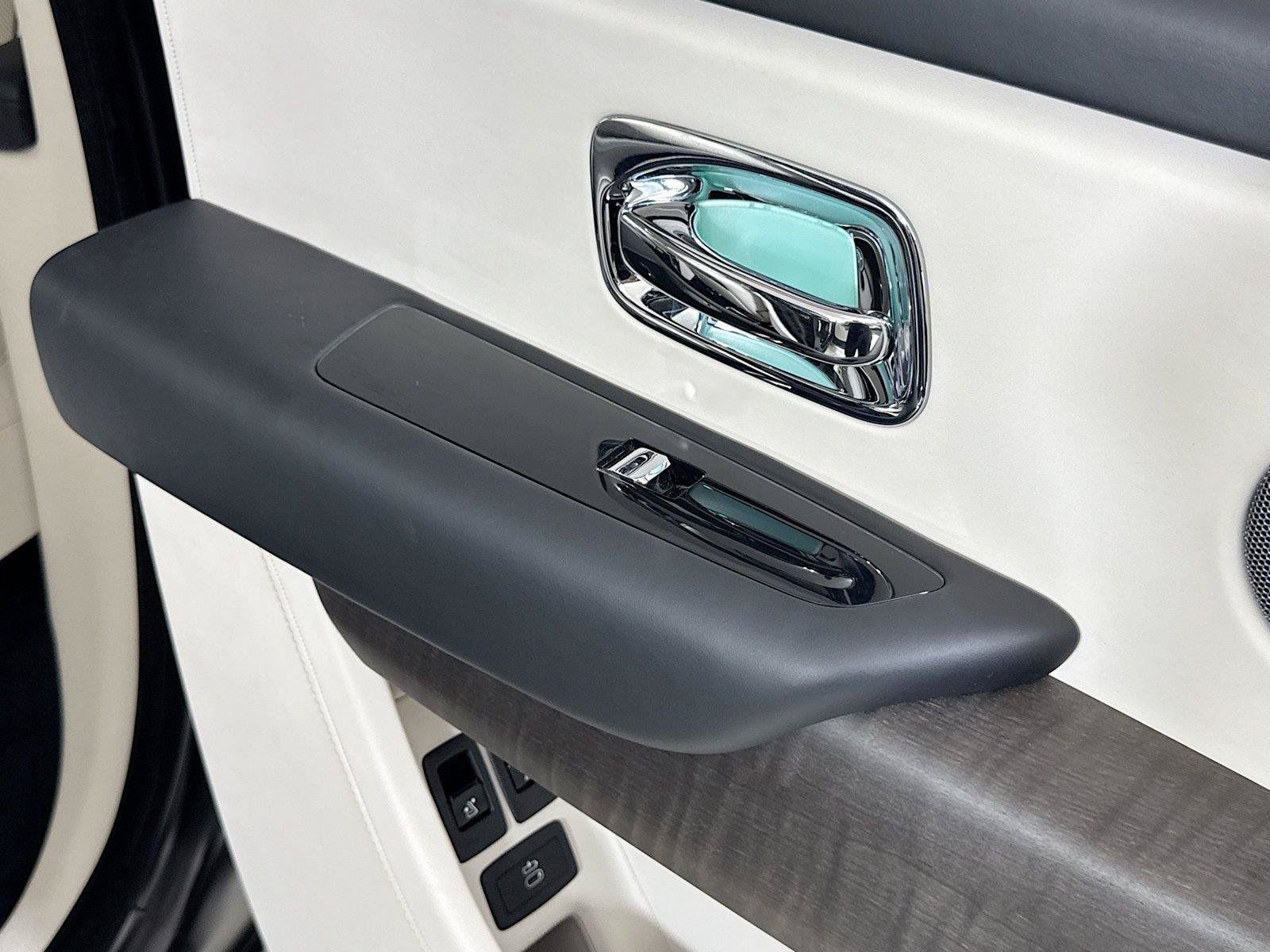 Used 2021 Rolls-Royce Cullinan AWD/4WD image 25