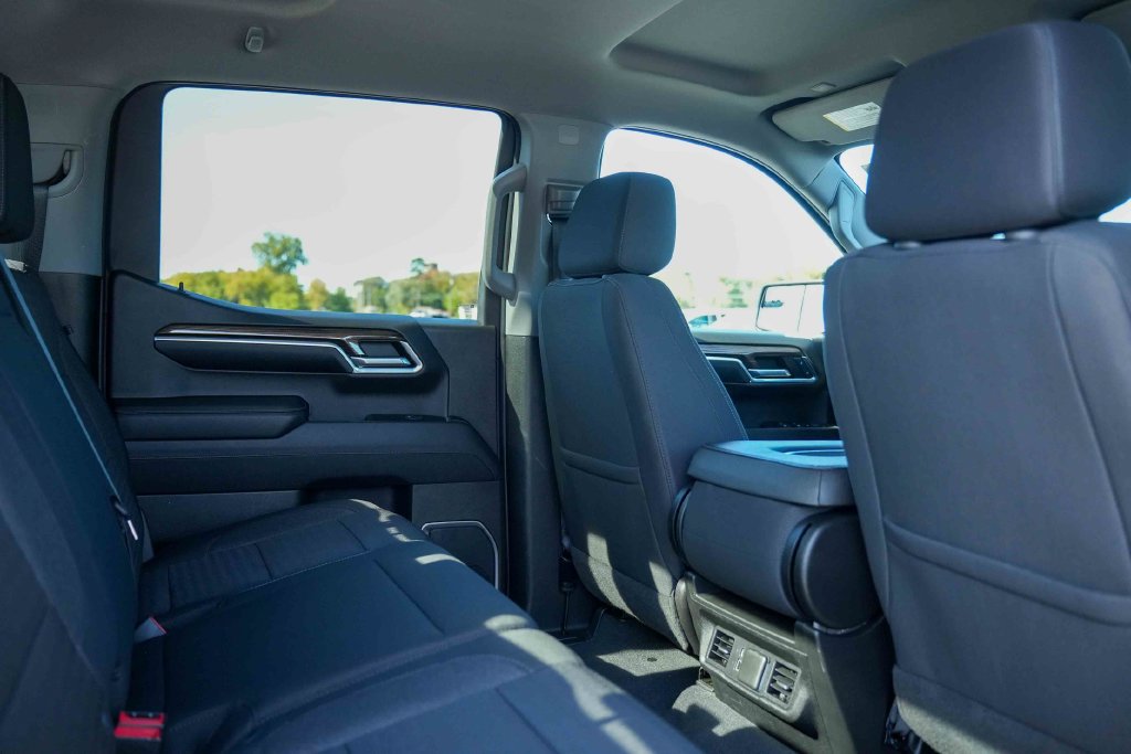 Used 2023 Chevrolet Silverado 1500 LT AWD/4WD image 19