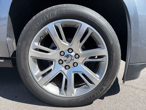 Used 2018 Cadillac Escalade Premium Luxury AWD/4WD image 13
